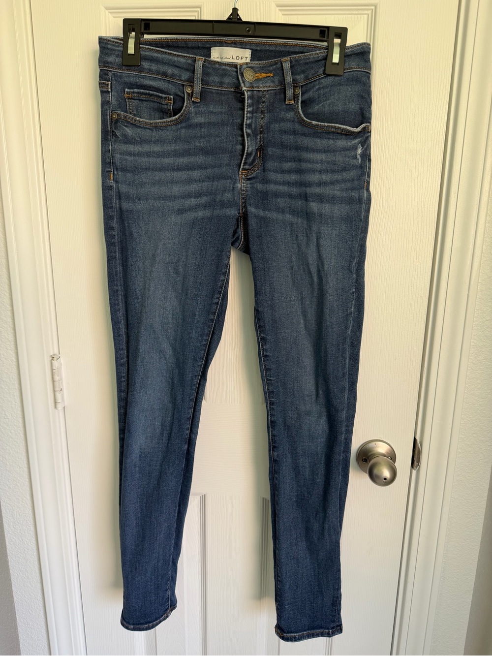 LOFT Curvy Skinny Jeans in Dark Blue Wash